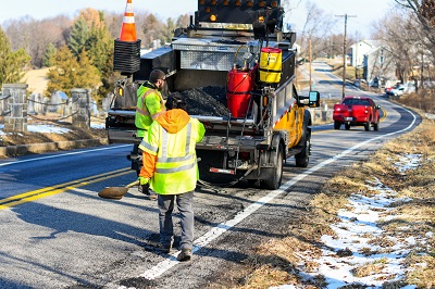 MDOT SHA workers fix potholes in Howard County 2022