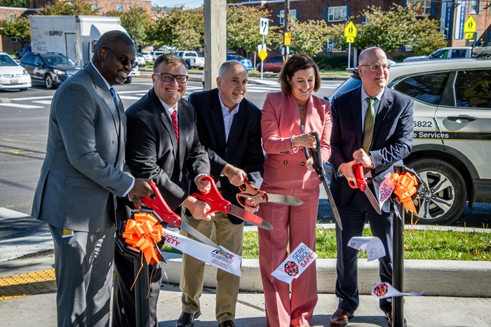 MD 650 ribbon cutting